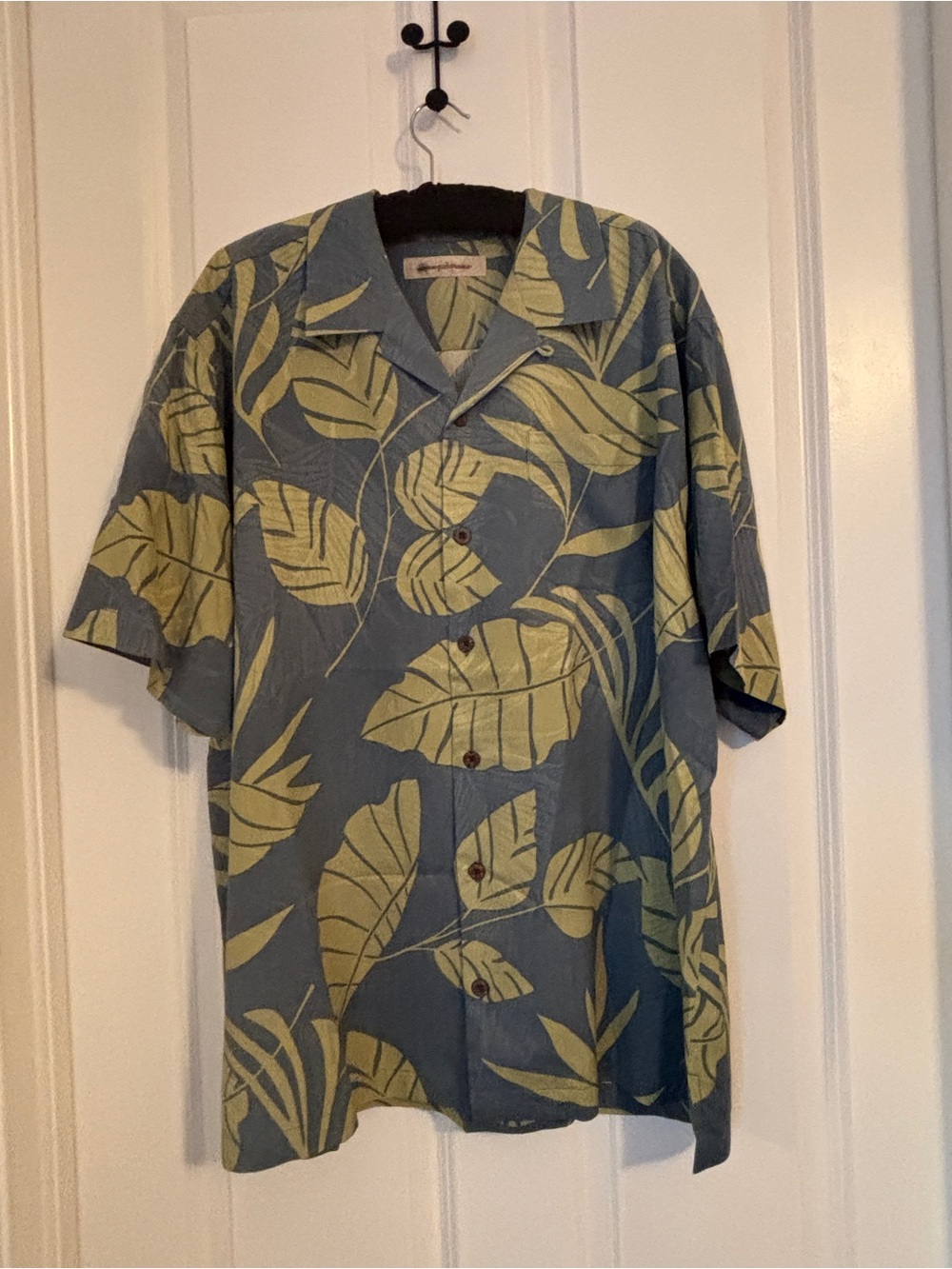 Tommy Bahama - Men's Short Sleeve Leaf Print Button-Up Shirt Blue/Green. Silk XL